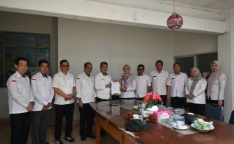 foto bersama Bawaslu Kalbar dan Kesbangpol