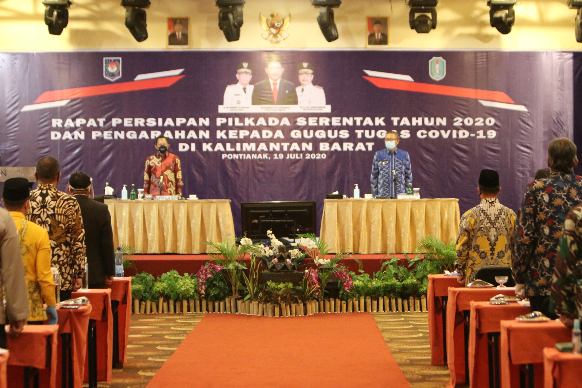 MENDAGRI CEK KESIAPAN PILKADA DAN BERI ARAHAN GUGUS TUGAS COVID-19 PADA KUNJUNGAN KERJA DI KALBAR