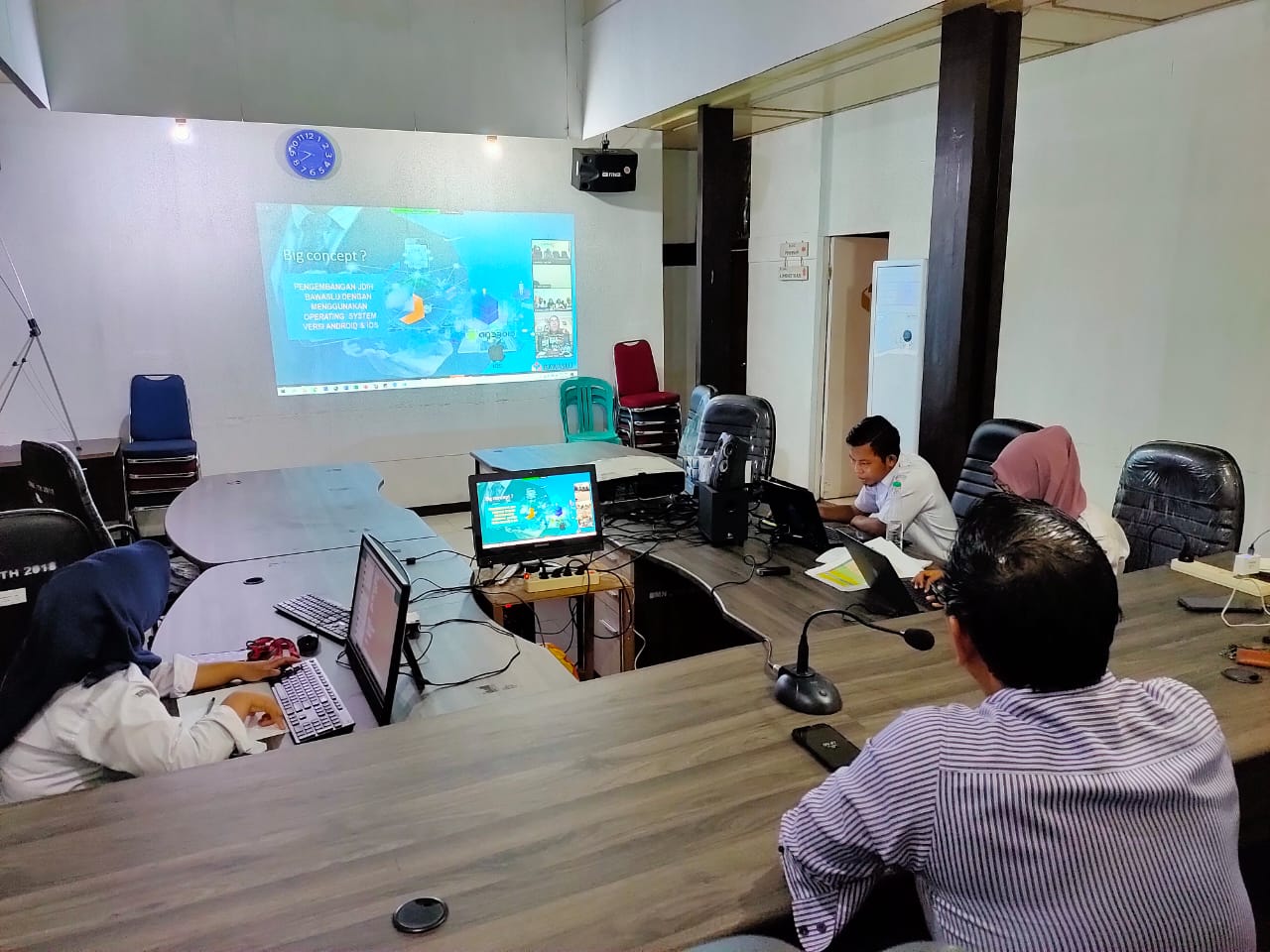 WABAH VIRUS CORONA, TIDAK MENGHALANGI KERJA KERJANYA BAWASLU