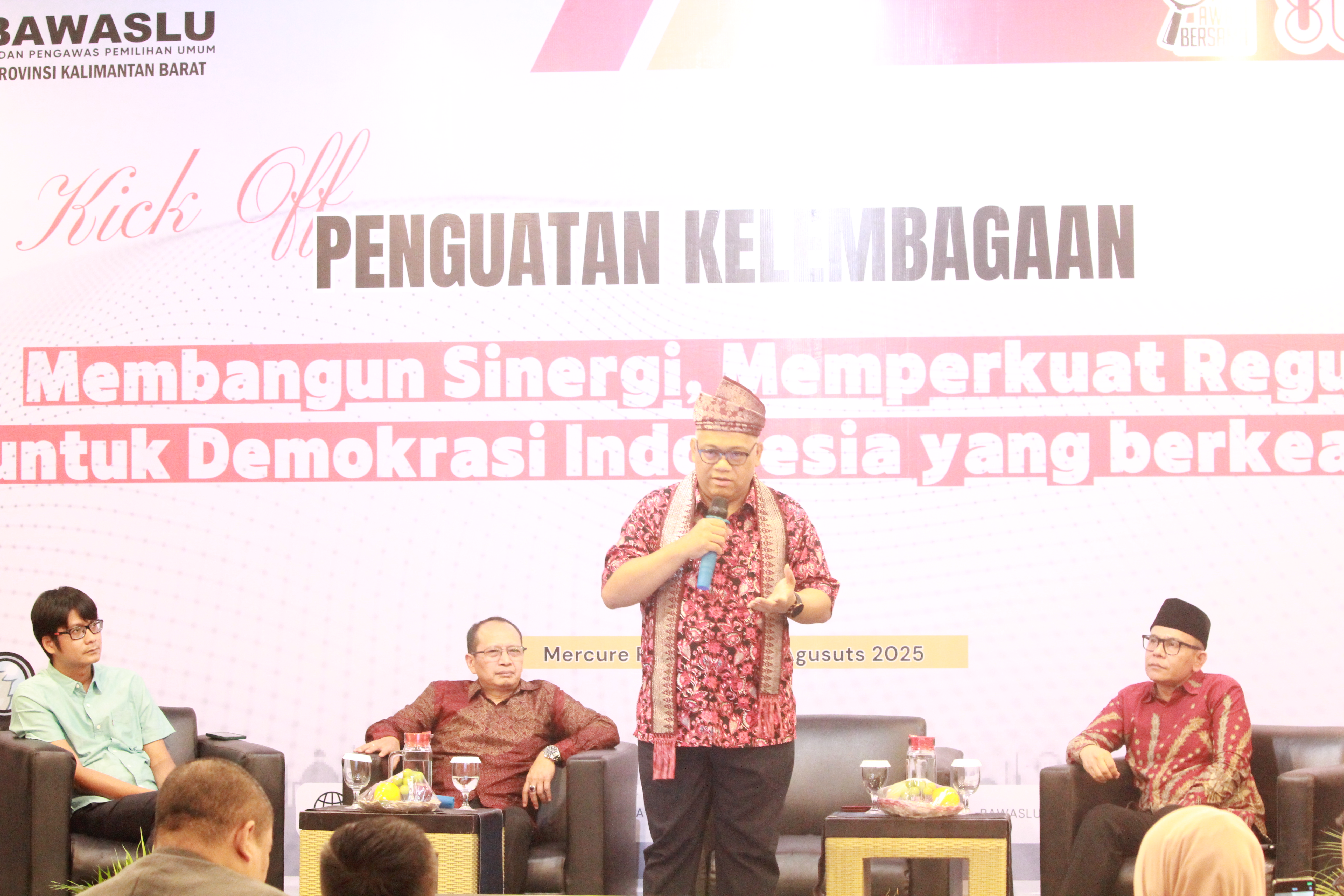 Bawaslu Kalbar Gelar Kick Off Penguatan Kelembagaan untuk Pemilu Berkeadilan