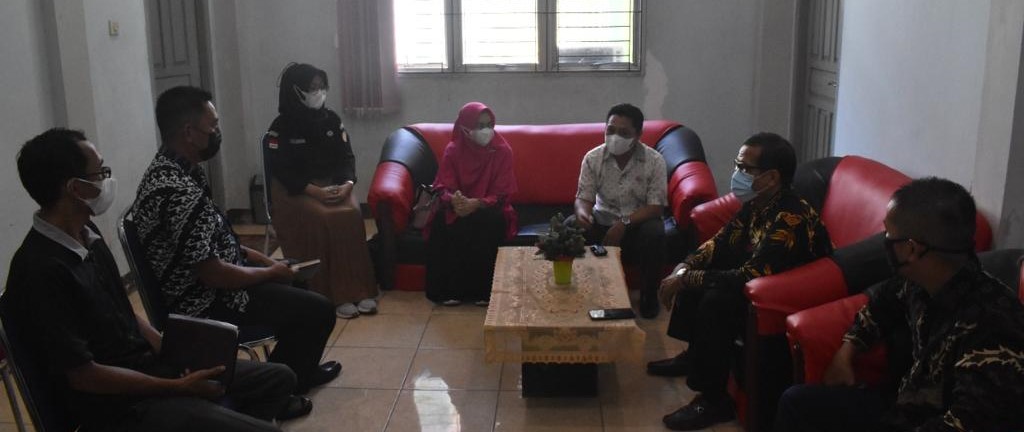 Perkuat Upaya Pengawasan Tingkat Desa, Bawaslu Kalbar Jalin Koordinasi Dengan Dinsos PMD Kabupaten Sambas