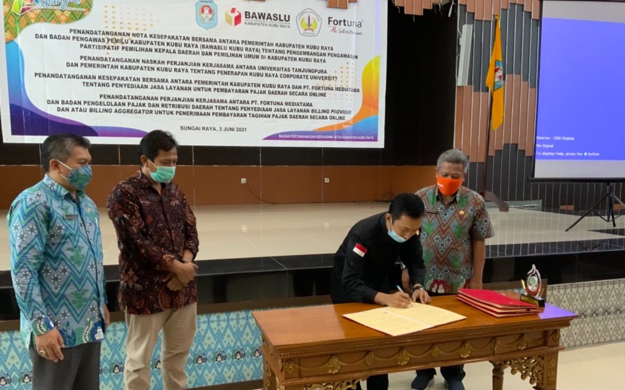 Tandatangani Nota Kesepakatan guna Kembangkan Pengawasan Partisipatif Bawaslu Kubu Raya dan Pemerintah Daerah Kubu Raya