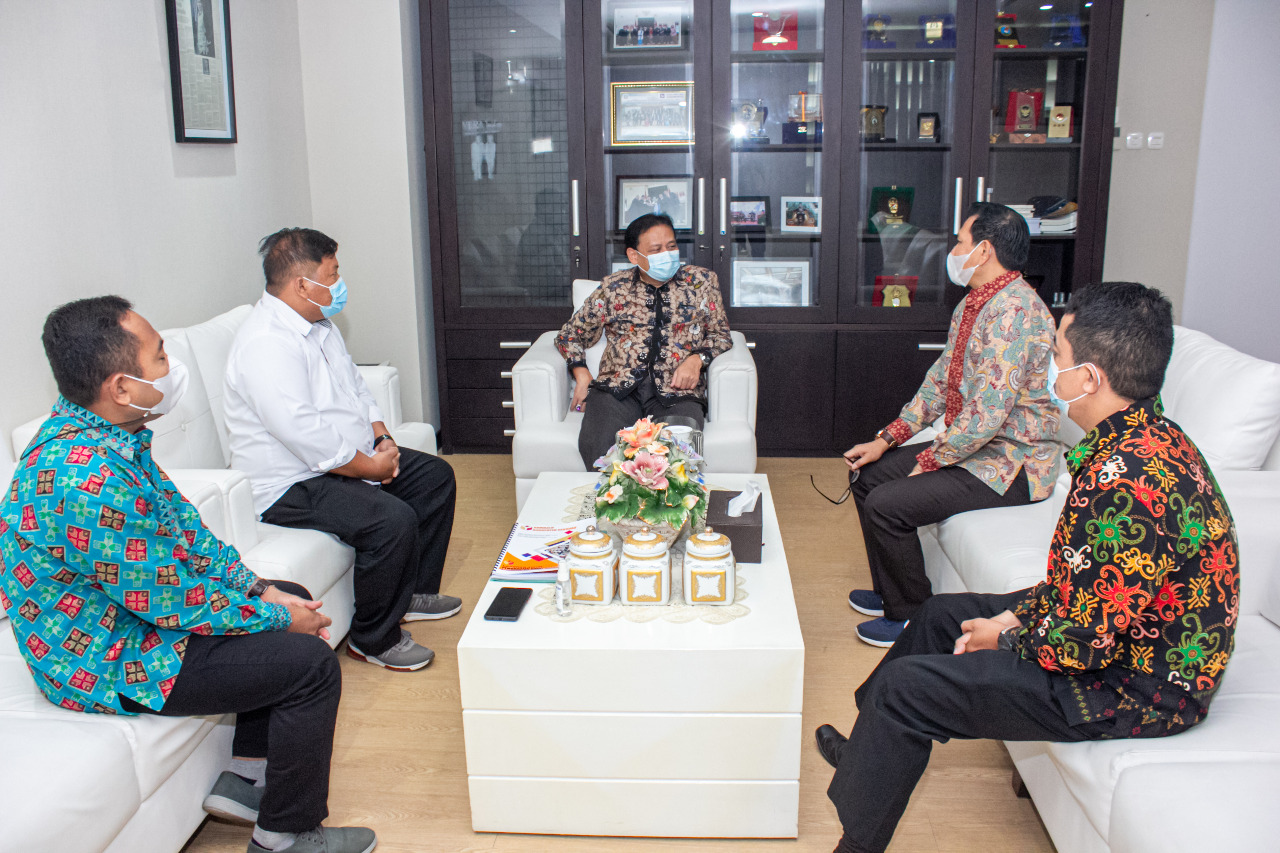 Bawaslu sekadau serahkan laporan hasil penghitungan surat suara ulang