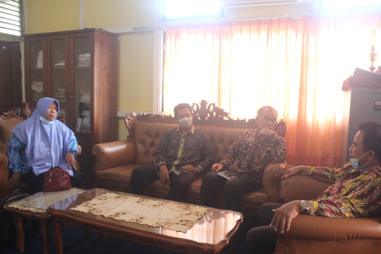 Bawaslu Provinsi Kalbar Jalin Kerjasama Dengan Dinas Sosial Kabupaten Mempawah Dalam Rangka Sosialisasi Pengawasan Partisipatif