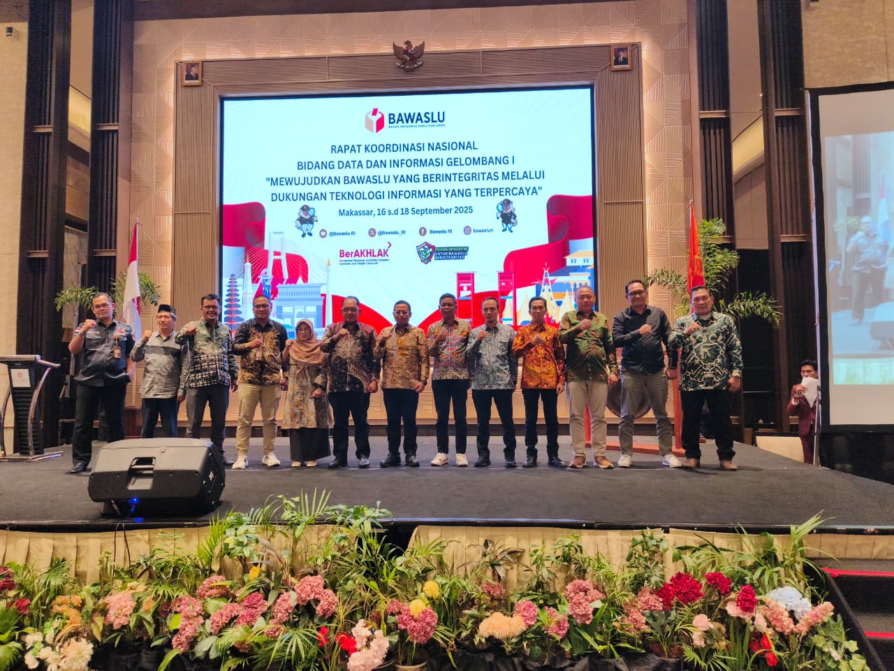 BADAN PENGAWAS PEMILIHAN UMUM (BAWASLU) MENGGELAR RAPAT KOORDINASI NASIONAL BIDANG DATA DAN INFORMASI DI MAKASSAR