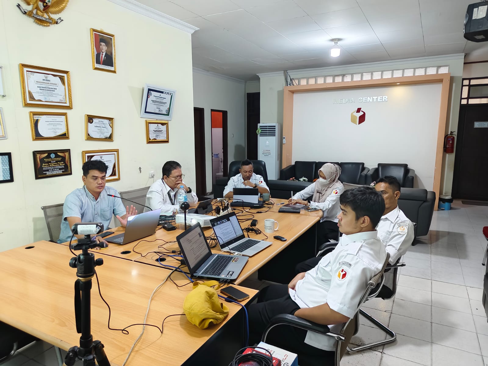 Uray Juliansyah Memimpin Rapat PP dan Datin secara daring