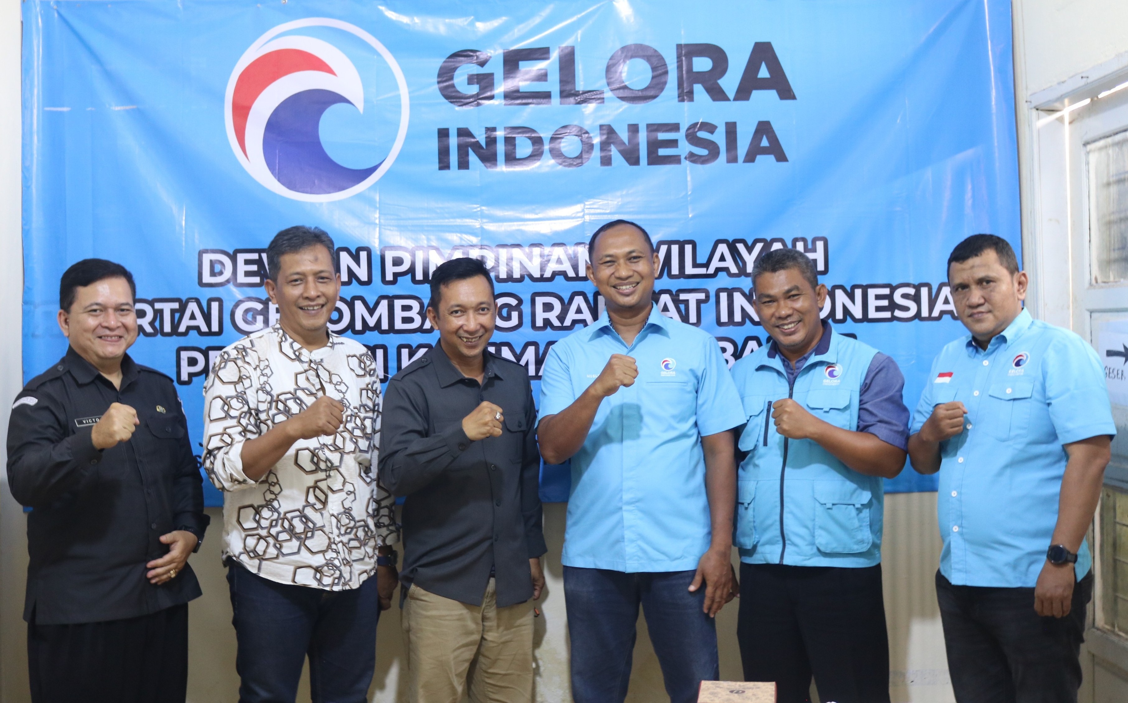 foto bersama Bawaslu Kalbar dan DPD Partai Gelora