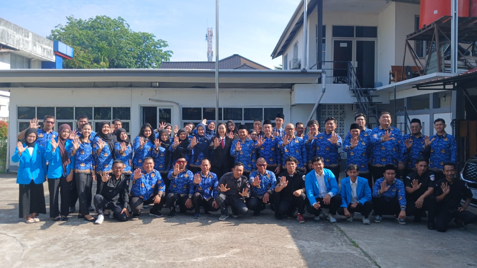 Foto bersama peserta upacara