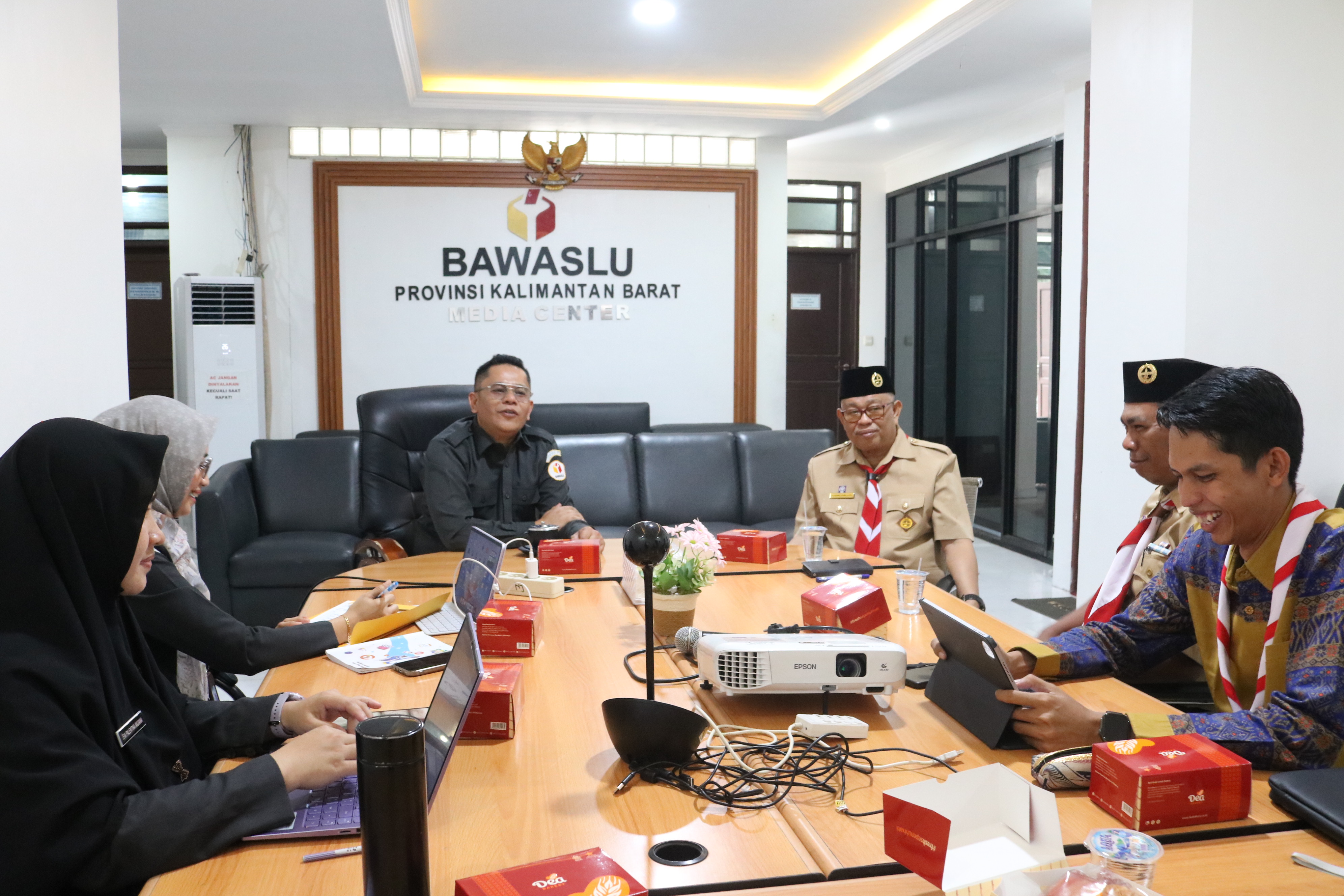 Audiensi Bawaslu Kalbar dan Kwarda Kalbar