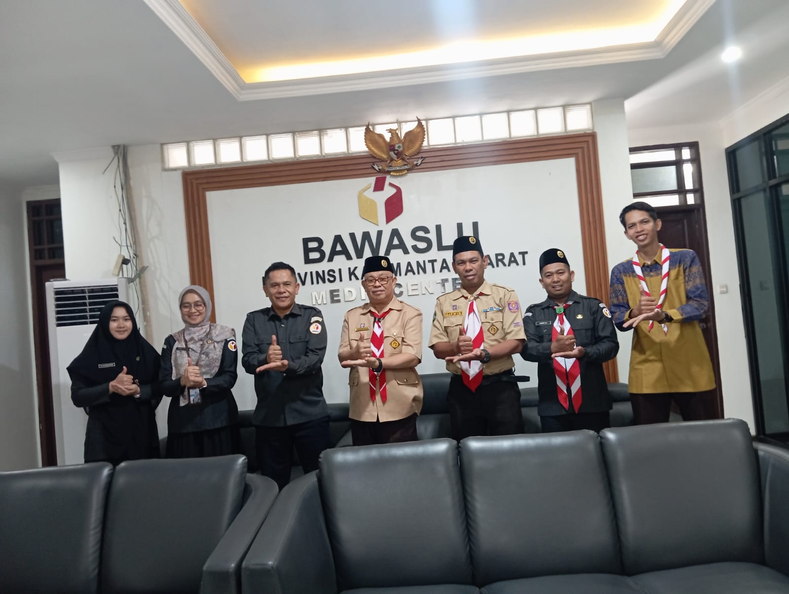 Foto Bersama Bawaslu Kalbar dan Kwarda Kalbar