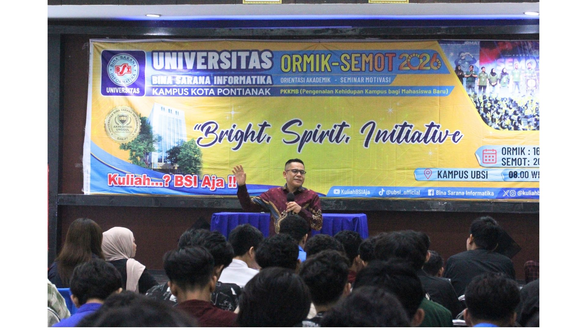 Anggota Bawaslu Kalbar, Yosef Harry Suyadi saat memberikan paparan pengawasan partisipatif.