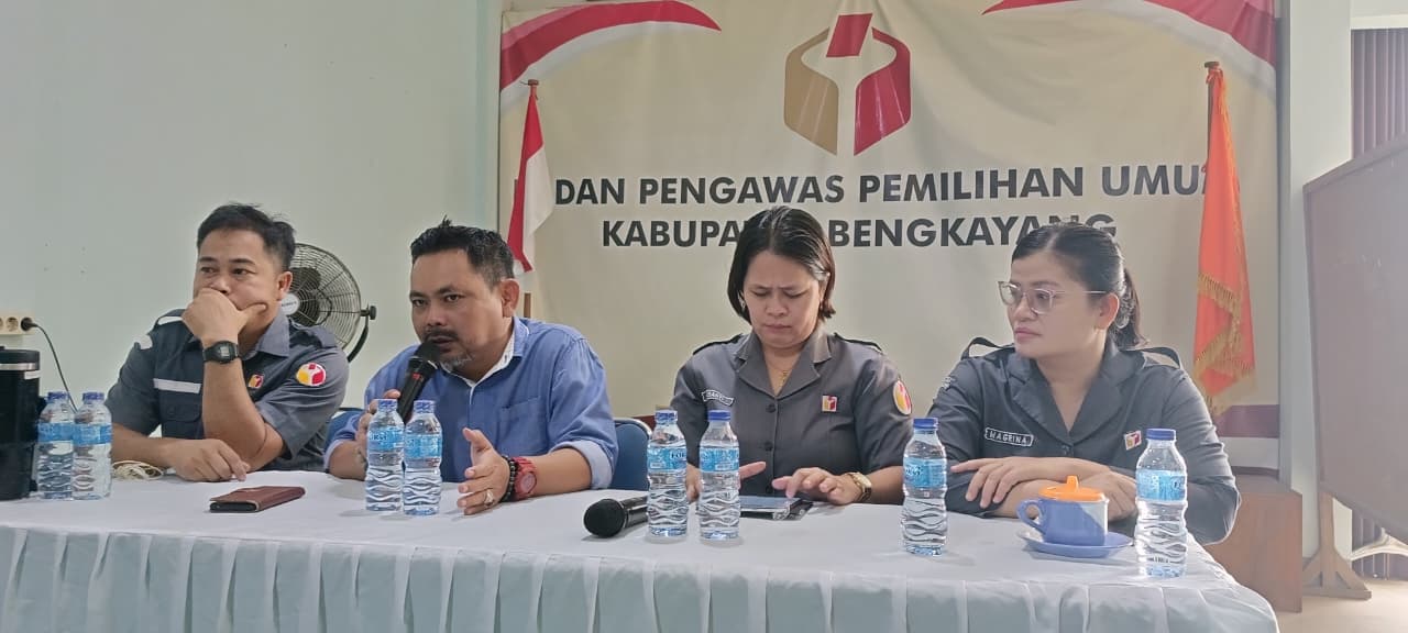 Koordinator Divisi Pencegahan, Partisipasi Masyarakat, dan Hubungan Masyarakat (P2H) Bawaslu Kalimantan Barat, melakukan kunjungan kerja sekaligus diskusi intensif di Kantor Bawaslu Kabupaten Bengkayang