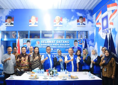 foto bersama Bawaslu Kalbar dan DPW PAN KalBar