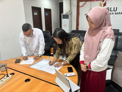 foto bersama Bawaslu Kalbar