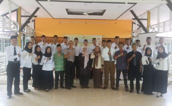PANWASLU KELURAHAN/DESA DILANTIK ARYANA MENGUCAPAKAN SELAMAT DAN UCAPKAN INI