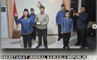 SEKERTARIAT JENDRAL BAWASLU REPUBLIK INDONESIA LANTIK 4 PEJABAT PENGAWAS UNTUK MEMPERKUAT KINERJA BAWASLU DI KALIMANTAN BARAT