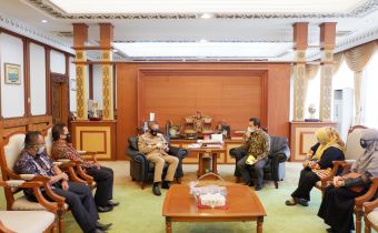 AUDIENSI DENGAN GUBERNUR, BAWASLU KALBAR PASTIKAN KESIAPAN PILKADA 2020