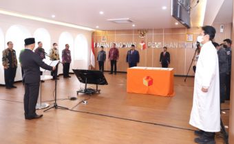 Lantik Anggota Bawaslu Kalbar Periode 2023-2028, Bagja Instruksikan untuk Cepat Adaptasi
