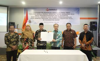 Upayakan Akuntabilitas Pengelolaan Dana Hibah bawaslu se-kalbar teken penandatanganan fakta integritas