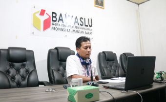 Hasilkan Riset yang Baik, Bawaslu kalbar ajak akademisi sekaligus pengamat politik Latih Kemampuan penulisan