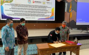 Tandatangani Nota Kesepakatan guna Kembangkan Pengawasan Partisipatif Bawaslu Kubu Raya dan Pemerintah Daerah Kubu Raya