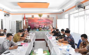 MAKSIMALKAN HASIL KERJA KORDIV HUKUM DAN DATIN BAWASLU SE KALBAR GELAR RAPAT KORDINASI