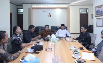 Bahas Persiapan Pleno DPT, Bawaslu Kalbar Terima Audiensi KPU Kalbar