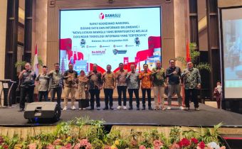 BADAN PENGAWAS PEMILIHAN UMUM (BAWASLU) MENGGELAR RAPAT KOORDINASI NASIONAL BIDANG DATA DAN INFORMASI DI MAKASSAR