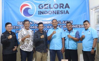 foto bersama Bawaslu Kalbar dan DPD Partai Gelora