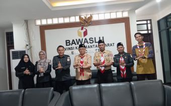 Foto Bersama Bawaslu Kalbar dan Kwarda Kalbar